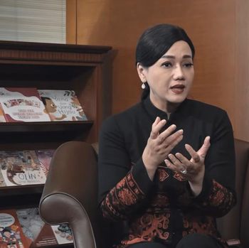 Anggota Dewan Komisioner OJK bidang Edukasi dan Perlindungan Konsumen Friderica Widyasari Dewi