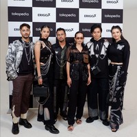 Erigo menggandeng enam artis untuk melenggang di fashion show koleksi Spring/Summer 2023. Untuk kali kedua, brand lokal dengan ciri khas gaya sporty dan edgy ini tampil di New York Fashion Week. Foto: Instagram/@erigostore