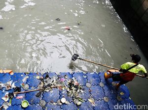 Begini Kerja Keras UPK Badan Air Cegah Banjir di Jakarta