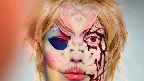 Cover album mini Bjork yang dipakai Bjorka