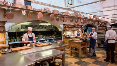 10 Potret Dapur Keluarga Kerajaan Inggris yang Klasik Mewah