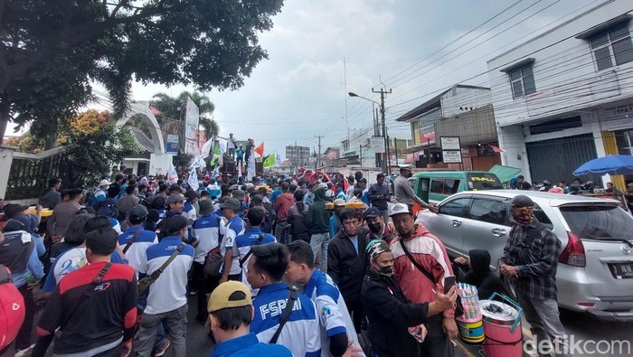 Demo buruh di Bandung Barat.