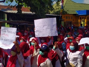 Sekda Dompu Tinggalkan Nakes saat Dialog, Pendemo: Tidak Ada Hati