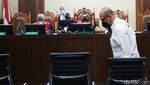 Tok! Hakim Tolak Eksepsi 5 Terdakwa Kasus Korupsi Minyak Goreng