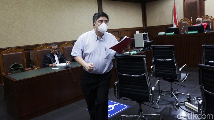 Eksepsi terdakwa tim Asistensi Menteri Koordinator Bidang Perekonomian Republik Indonesia Weibinanto Halimdjati alias Lin Che Wei ditolak hakim dalam sidang lanjutan di Pengadilan Tipikor, Jakarta, Selasa (13/9/2022).