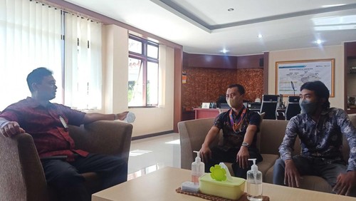 GM PLN (Unit Induk Distribusi) UID Bali, I Wayan Udayana ketika menerima audensi detikBali, Selasa (13/9/2022) di PLN UID Bali, Jalan Letda Tantular No 1 Denpasar