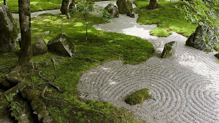 Zen garden atau taman zen merupakan salah satu konsep taman khas jepang yang didekorasi sedemikian rupa menggunakan batu dan pasir.