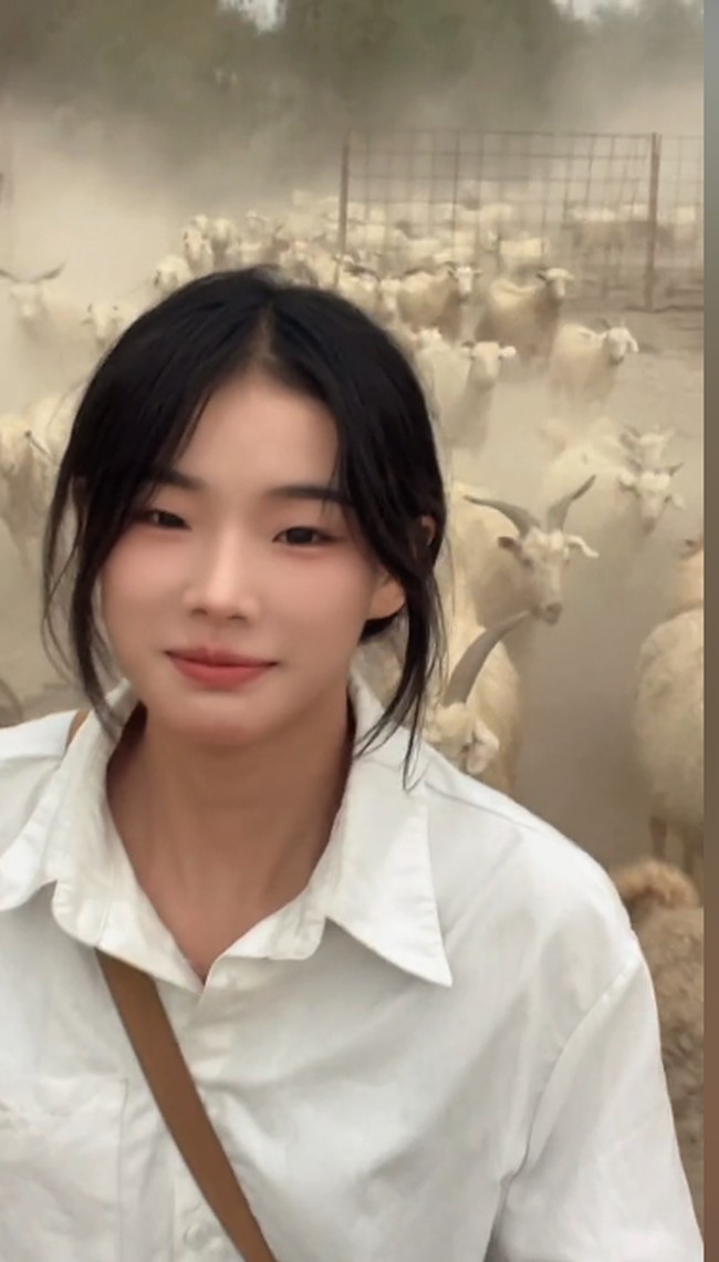 Huiran berharap netizen tidak melihatnya sebagai tukang jagal yang kasar. Ia sendiri menganggap dirinya masih seperti anak-anak.Foto: Dok. Douyin Huiran