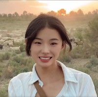 Wanita 21 tahun itu pun sering memamerkan keseharian di Douyin dan mendapat banyak respon positif. Videonya jadi viral dan kini punya lebih dari 72 juta pengikut meski baru mulai posting November lalu. Huiran jadi favorit netizen dan diberi julukan tukang jagal gurun yang lembut.Foto: Dok. Douyin Huiran