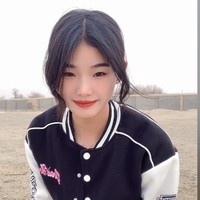 Wanita tersebut dikatakan pindah ke daerah peternakan bersama keluarganya pada 2018. Sejak saat itu, keseharian Huiran diisi dengan mengurus sekitar 600 domba. Ia terpikir untuk mendokumentasikan kehidupannya karena profesi yang unik dan pemandangan yang indah.Foto: Dok. Douyin Huiran