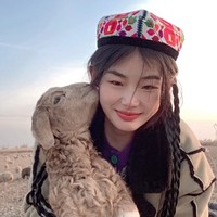 Dilansir Next Shark, Huiran yang berasal dari daerah Xinjiang Uighur ini bekerja sebagai penggembala di peternakan domba milik keluarganya. Foto: Dok. Douyin Huiran