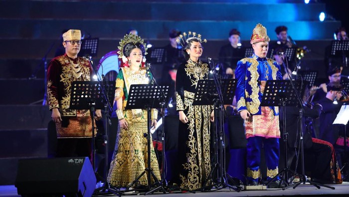 Sebagai salah satu sajian seni budaya presidensi G20 bidang Kebudayaan, Kementerian Pendidikan, Kebudayaan, Riset, dan Teknologi (Kemendikbudristek) menampilkan pagelaran musik Orkestra G20. Begini potretnya.