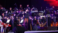 Orkestra G20 ini memiliki sejumlah keunikan yang dihadirkan untuk para delegasi, salah satunya adalah kesetaraan gender, di mana komposisi penampil acara merata antara musisi perempuan dan musisi laki-laki. Selain itu, pertunjukan ini turut memberikan kesempatan bagi penyandang disabilitas untuk tampil dalam Orkestra G20. Keunikan berikutnya adalah bahwa kursi penampil orkestra juga diisi oleh para musisi muda berbakat yang berusia di bawah 30 tahun sebagai sebuah bentuk pelaksanaan semangat kebaruan dan keberlanjutan dalam bidang seni budaya. 