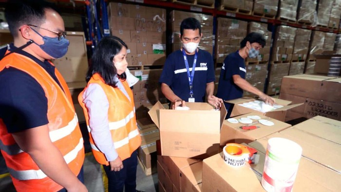 Intip Aktifitas Penyimpanan Produk Kesehatan di Pondok Ungu Herbalife Nutrition memiliki gudang Pondok Ungu, Kota Bekasi, Jawa Barat. Yuk kita lihat aktivitas di penyimpanan produk kesehatan tersebut.