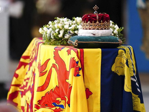Jenazah Ratu Elizabeth Disemayamkan di Katedral St Giles