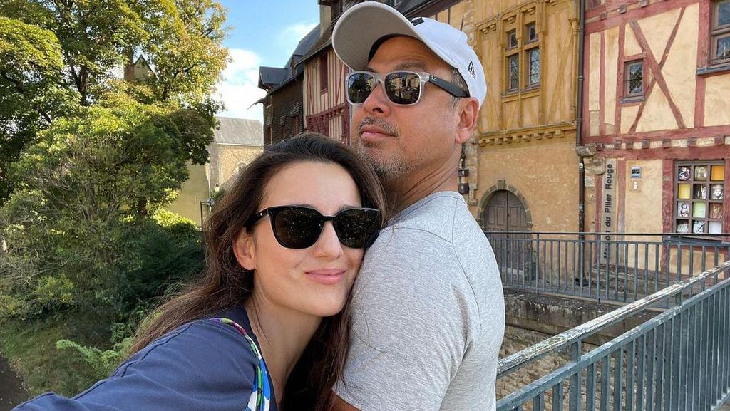 Congrats! Julie Estelle Hamil Anak Pertama