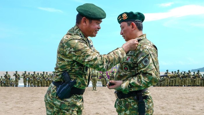 Kapolri Jenderal Sigit dikukuhkan jadi warga kehormatan Kostrad
