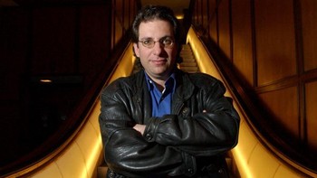 Kevin Mitnick, hacker paling terkenal di dunia berpose untuk potret di Amerika Serikat. (Craig F. Walker/Getty Images)