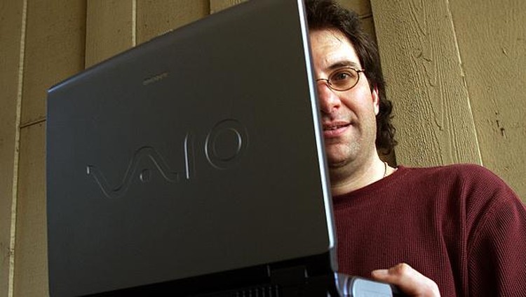 Thousand Oaks resident Kevin Mitnick, 39, holds up his Sony laptop notebook computer. Mitnick is a computer hacker who spent 5 years in federal prison for stealing software from major cell phone companies. He is about to be free of courtimposed restrictions against using the Internet and other technology. Digital image taken on 01/03/03  (Photo by Mel Melcon/Los Angeles Times via Getty Images)