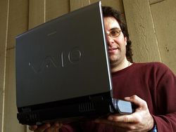 Hacker Paling Berbahaya di Dunia Kevin Mitnick Meninggal, Ini Potretnya