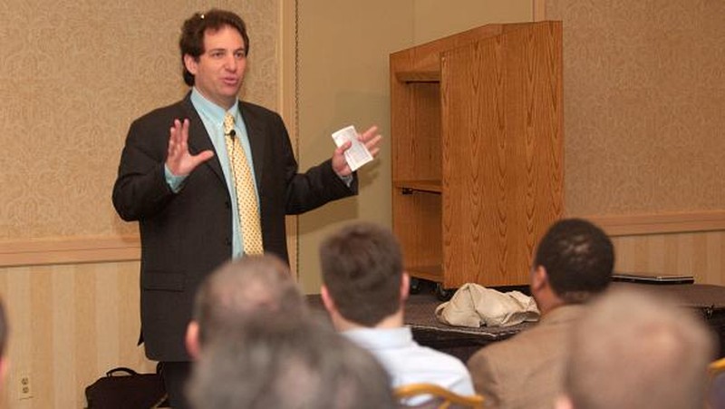 10/24/06 photo Ryan McFadden 200602408 Kevin D Mitnick speaks at the PA IT Security Conference at the Sheraton. He was a hacker put in jail and now helps companies with security. (Photo By Ryan McFadden/MediaNews Group/Reading Eagle via Getty Images)