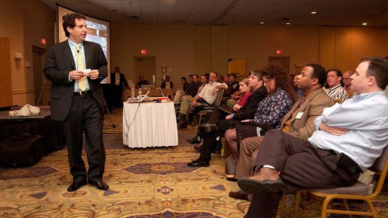 10/24/06 photo Ryan McFadden 200602408 Kevin D Mitnick speaks at the PA IT Security Conference at the Sheraton. He was a hacker put in jail and now helps companies with security. (Photo By Ryan McFadden/MediaNews Group/Reading Eagle via Getty Images)