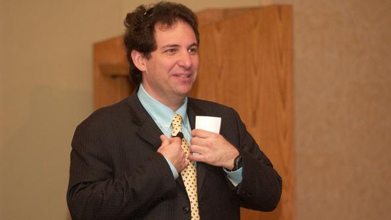 10/24/06 photo Ryan McFadden 200602408 Kevin D Mitnick speaks at the PA IT Security Conference at the Sheraton. He was a hacker put in jail and now helps companies with security. (Photo By Ryan McFadden/MediaNews Group/Reading Eagle via Getty Images)