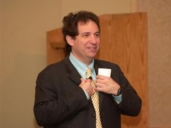 Hacker Paling Berbahaya di Dunia Kevin Mitnick Meninggal, Ini Potretnya