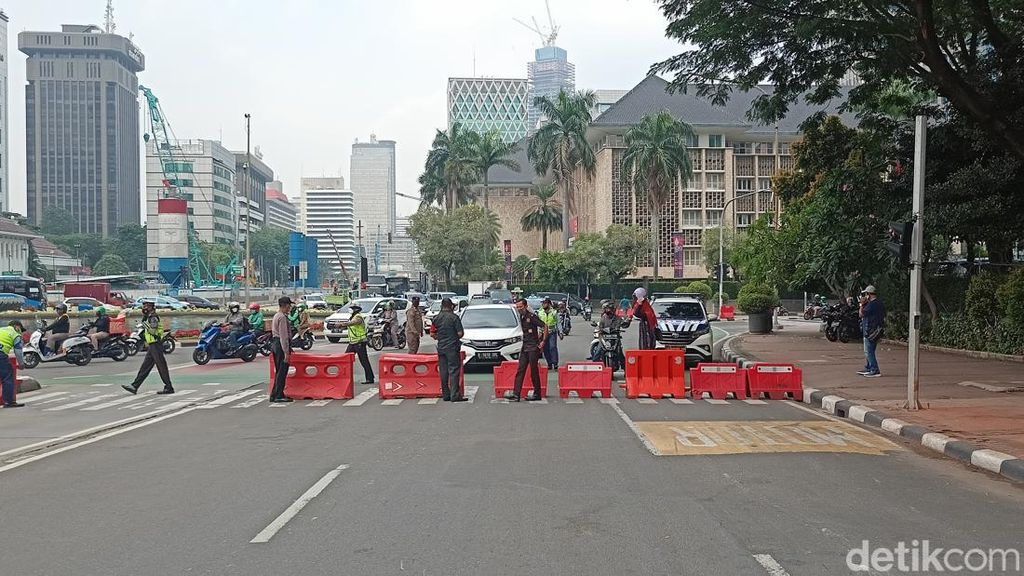 Lalin Arah Istana Ditutup Jelang Demo BBM, Kendaraan Taktis Siaga