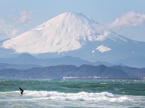 Dua Turis AS Mendaki Ilegal di Gunung Fuji, Berujung Hipotermia dan Tersesat