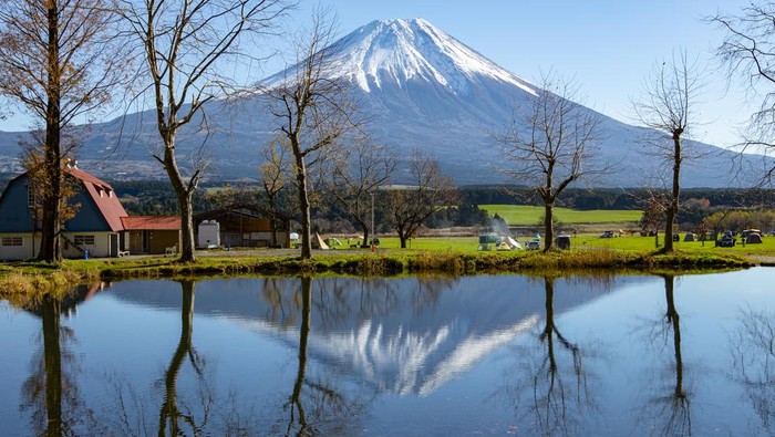 Pesona Gunung Fuji yang merupakan gunung tertinggi di Jepang tidak pernah kehilangan pesonanya. Yuk, intip foto-foto terkininya.