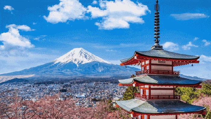 Pesona Gunung Fuji yang merupakan gunung tertinggi di Jepang tidak pernah kehilangan pesonanya. Yuk, intip foto-foto terkininya.