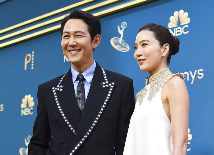 Lee Jung Jae dan Im Se Ryung Lee Jung-jae, left, and Lim Se-ryung arrive at the 74th Emmy Awards on Monday, Sept. 12, 2022 at the Microsoft Theater in Los Angeles. (Photo by Jordan Strauss/Invision for the Television Academy/AP Images)