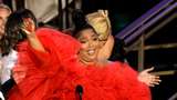 Lizzo Menangis Terharu Terima Piala Emmy: Ini untuk Gadis Bertubuh Besar