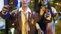  Mau makan burger dengan kentang goreng renyah, sambil ditemani zombie dengan wajah menyeramkan? Mampir saja ke Zombie Burger + Shake Lab di Iowa.  Foto: Pool/Site
