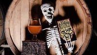 Minum bir sambil ditemani tengkorak dan dentuman musik seram? Para penggemar bir wajib mampir ke Phantom Carriage Brewery, yang berada di kota Carson. Foto: Pool/Site