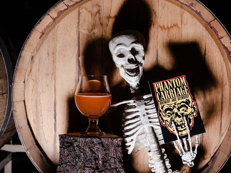 Makan di Restoran Unik Ini Serasa Ada di Rumah Hantu yang Seram