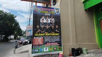 Wali Kota Makassar Moh Ramdhan Danny Pomanto menjelaskan sejumlah senjata tajam tersebut akan diserahkan ke kepolisian pada awal pekan ini, namun telanjur digerebek. (Foto: Ibnu Munsir)