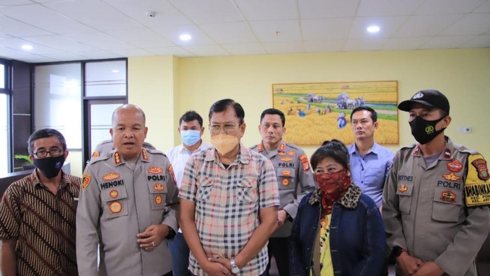 Mediasi antara pihak terkait video diviralkan Polisi cekcok vs ketua RT di Bekasi (dok. Polres Metro Bekasi)
