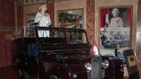 Di museum ini, terdapat Patung Ratu Elizabeth II berdiri diatas mobil sambil melambaikan tangannya. Salah satu zona kawasan wisata di Museum Angkut ini mulai ramai dikunjungi pengunjung sebagai sarana pembelajaran dan pengetahuan sejarah Kerajaan Inggris atas ramainya berita kematian Ratu Elizabeth II.