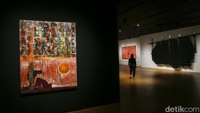 Pameran Distrik Seni x Sarinah Season Dua di Lt 6 Gedung Sarinah, Jakarta. Pameran karya seni kontemporer ini mengambil tema 'berkelanjutan'.