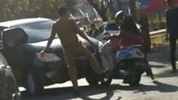 Penampakan Pria ASN Sinjai Yang Tega Tendang Wanita Di Tengah Jalan