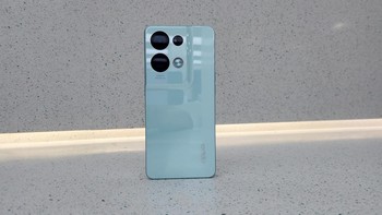 Reno 8 Pro 5G hadir dengan Streamlined Unibody Design yang menonjolkan kesan sleek dan elegan. Foto: Adi Fida Rahman/detikINET