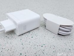 Unboxing Oppo Reno 8 Pro 5G, Kameranya Siap Lawan iPhone 14