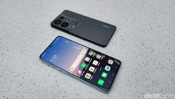 Reno8 Pro menggunakan baterai berkapasitas 4.500 mAh dengan pengisian cepat SuperVOOC 80W. Ponsel ini juga menjalankan sistem operasi Android 12 berbalut ColorOS 12.1 dan akan kebagian update ColorOS 13. Foto: Adi Fida Rahman/detikINET