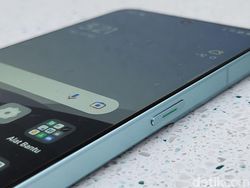 Unboxing Oppo Reno 8 Pro 5G, Kameranya Siap Lawan iPhone 14