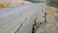 BMKG menyatakan gempa tersebut terjadi pada Minggu (11/9/2022) pukul 06.47 WIB. Pusat gempa berada di darat dengan jarak 352 km barat laut dari Port Moresby, Papua Nugini.