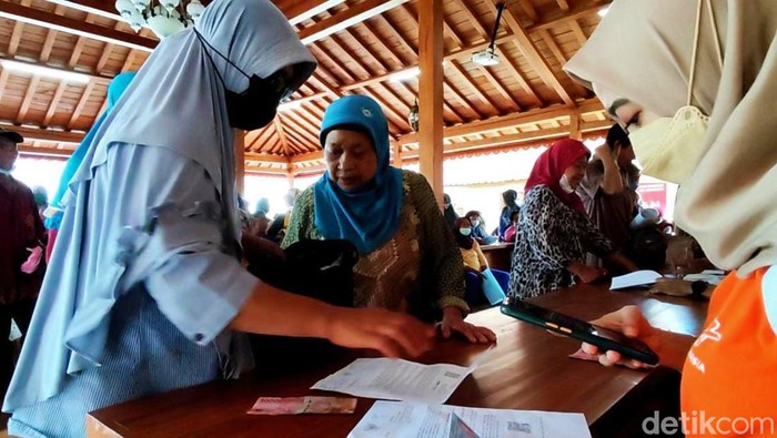 Pencairan BLT BBM di Banyuwangi