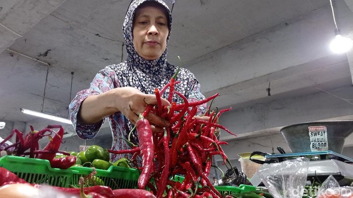 Penjual sayuran di Pasar Kosambi.