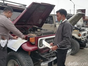Polres Pasuruan Cek 54 Jip Bromo, Separuhnya Tak Punya Lampu Kabut